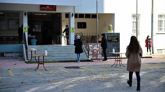 Ertelenen ALES aylar sonra korona tedbirleriyle yapıldı