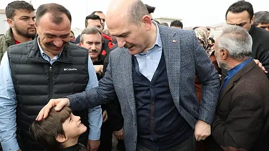 Bakan Soylu Geçici Konaklama Merkezini ziyaret etti
