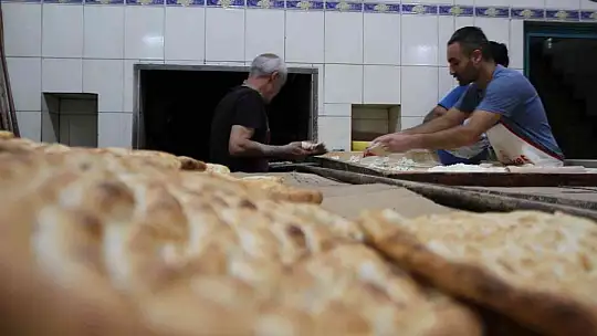 Fırıncıların sıcakta ekmek mücadelesi: Dışarısı 40, içerisi 100 derece