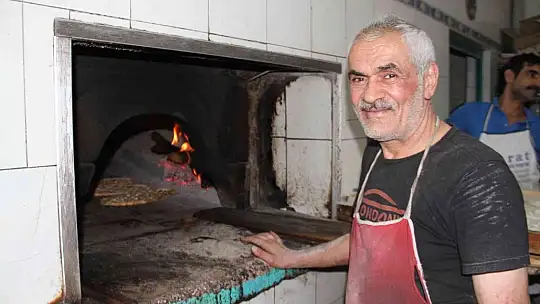 Fırıncıların sıcakta ekmek mücadelesi: Dışarısı 40, içerisi 100 derece