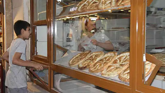 Fırıncıların sıcakta ekmek mücadelesi: Dışarısı 40, içerisi 100 derece