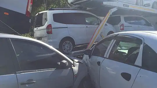 Tır otoparka daldı, 5 aracı biçti: 1 yaralı