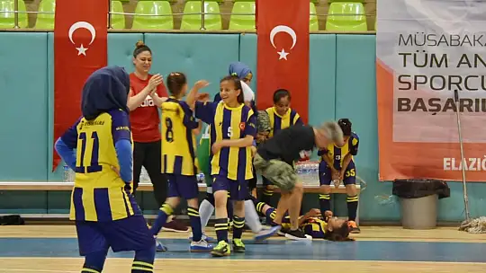 Futsalda yarı final bileti alan takımlar belli oldu