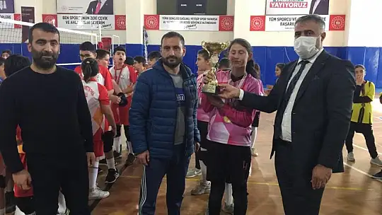 Gençler voleybolda şampiyonlar belli oldu