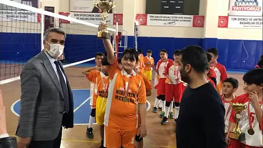 Gençler voleybolda şampiyonlar belli oldu