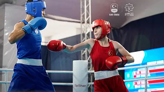 Gizem Özer'den bronz madalya