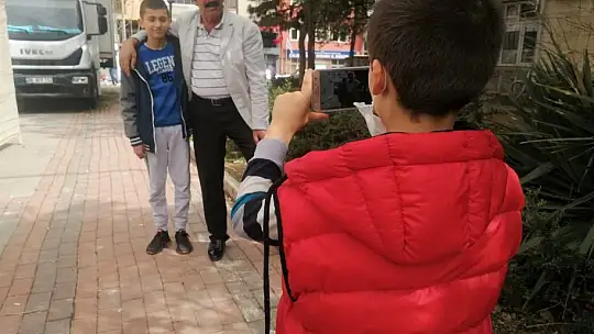 Görenler şoke oldu, 'Müslüm Gürses' Elazığ sokaklarını turladı