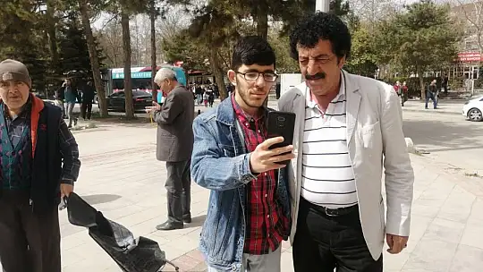 Görenler şoke oldu, 'Müslüm Gürses' Elazığ sokaklarını turladı