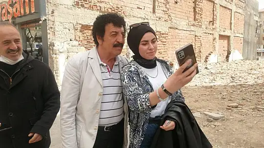 Görenler şoke oldu, 'Müslüm Gürses' Elazığ sokaklarını turladı