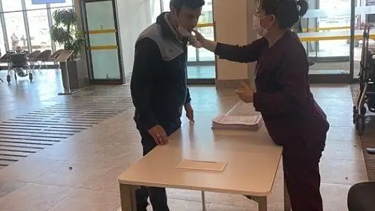 Hastaneye Giriş Yapan Herkesin Ateşi Ölçülüyor