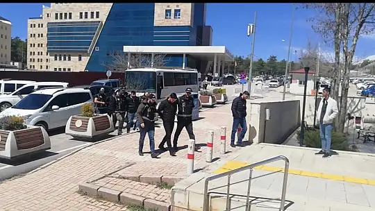 Hesap ödedikten sonra tehditler savurup havaya ateş açan 3 şüpheli yakalandı