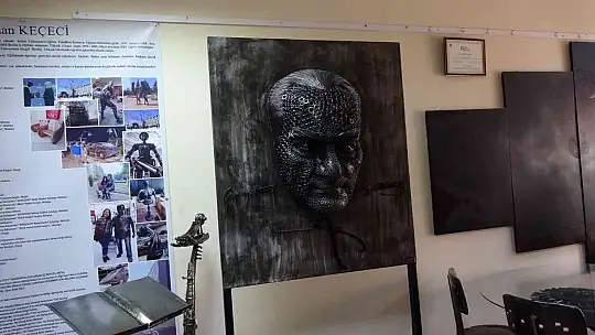 Heykel sanatçısı Keçeci 2 bin endüstriyel atıktan Atatürk portesi yaptı