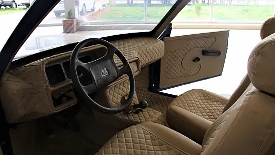 Hurda otomobil, üstü açık lüks otomobile döndü