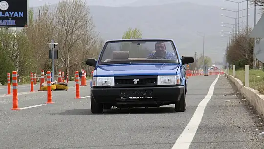 Hurda otomobil, üstü açık lüks otomobile döndü
