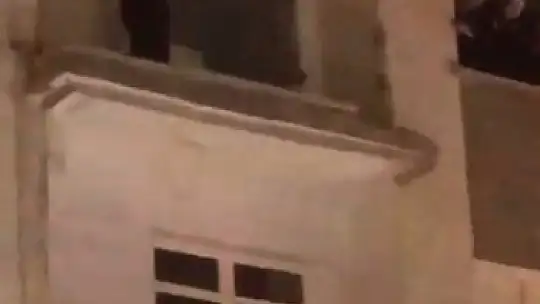 İntihara teşebbüs eden kadını itfaiye eri son anda kurtardı