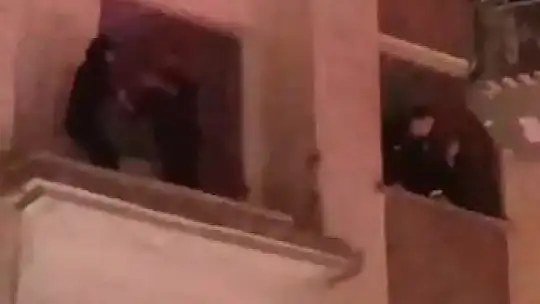İntihara teşebbüs eden kadını itfaiye eri son anda kurtardı