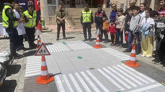 İşitme engelli öğrencilere jandarmadan özel etkinlik