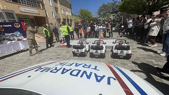 İşitme engelli öğrencilere jandarmadan özel etkinlik
