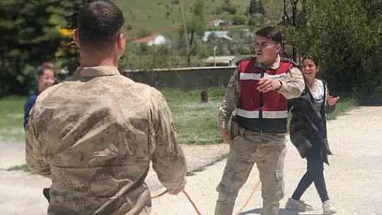 Jandarma ekipleri içleri ısıttı
