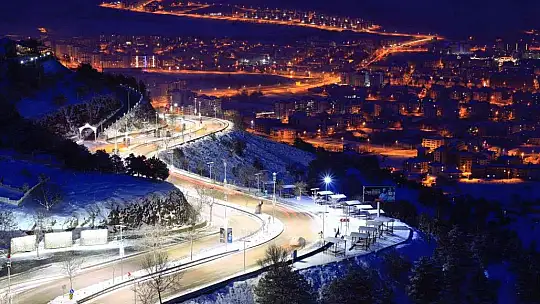 Karla kaplanan Harput'ta gece ışıkları ile görsel şölen