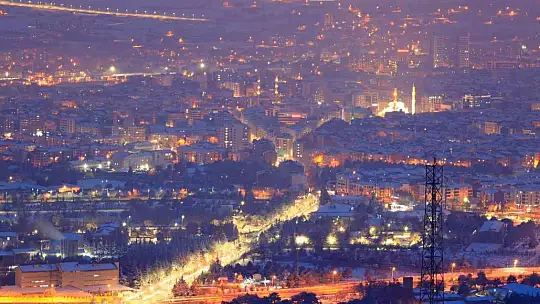 Karla kaplanan Harput'ta gece ışıkları ile görsel şölen