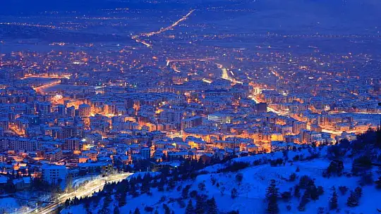 Karla kaplanan Harput'ta gece ışıkları ile görsel şölen