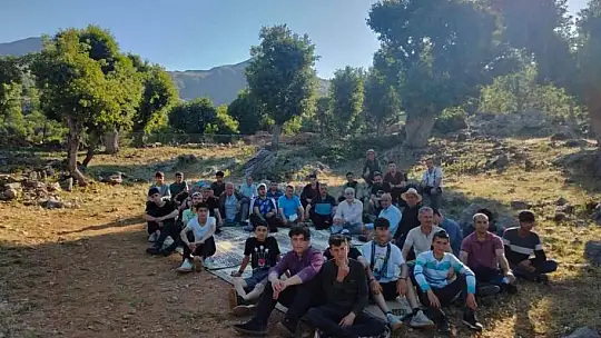 Kaymakam Ardıç gençlerle birlikte doğa yürüyüşü yaptı