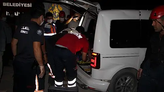 Kazada savrulan araç tırın altına girdi, sıkışan yaralı kurtarıldı
