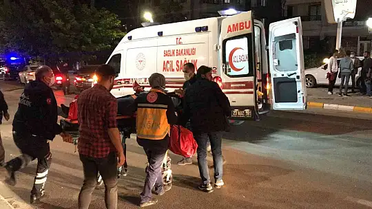 Kazaya bakarken kaza yapan motosikletli kurye yaralandı