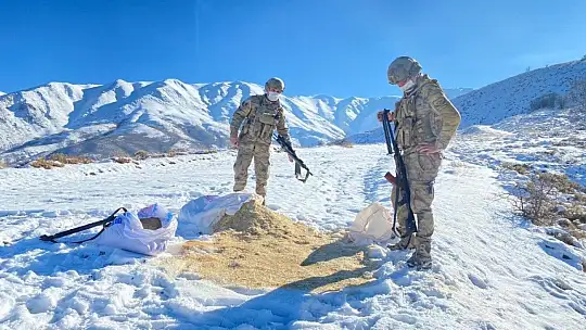 Komandolar, doğaya yem bıraktı