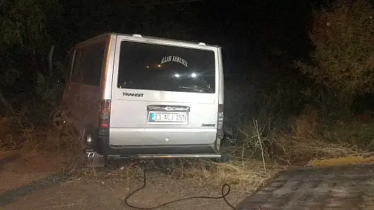 Kontrolden çıkan minibüs bahçeye daldı: 5 yaralı