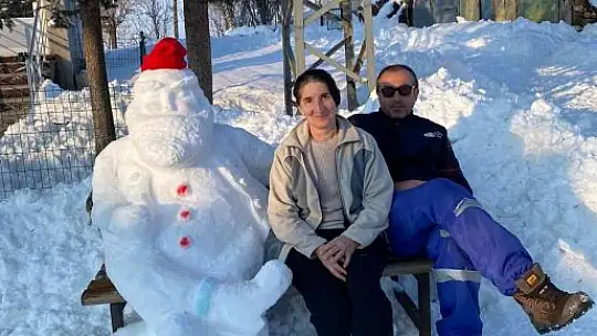Köy muhtarı sanatını konuşturdu 'kardan dede' yaptı
