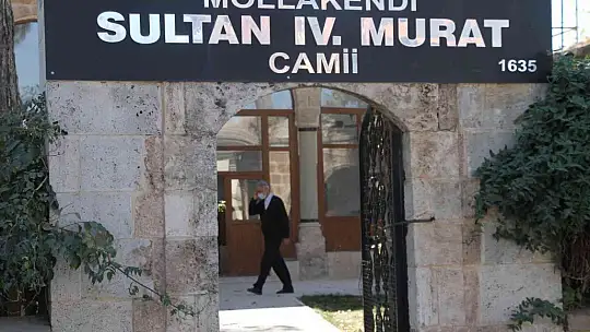 Leyleklerin yuva yapması nedeniyle yenileme çalışmaları ertelenen 386 yıllık caminin restorasyonu tamamlandı