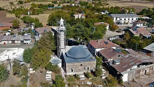 Leyleklerin yuva yapması nedeniyle yenileme çalışmaları ertelenen 386 yıllık caminin restorasyonu tamamlandı