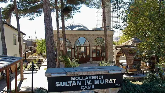 Leyleklerin yuva yapması nedeniyle yenileme çalışmaları ertelenen 386 yıllık caminin restorasyonu tamamlandı