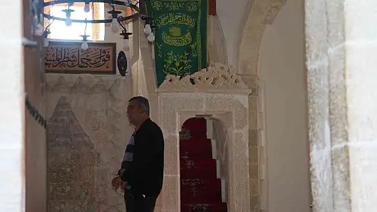 Leyleklerin yuva yapması nedeniyle yenileme çalışmaları ertelenen 386 yıllık caminin restorasyonu tamamlandı
