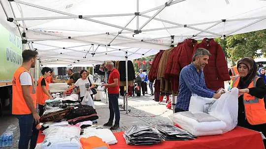 LÖSEV'in 'İyilikler Tırı' Elazığ'daki ailelere yardım ulaştırdı