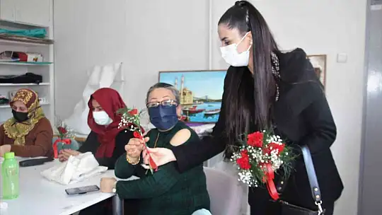 Medical Park Elazığ Hastanesi kadınları unutmadı