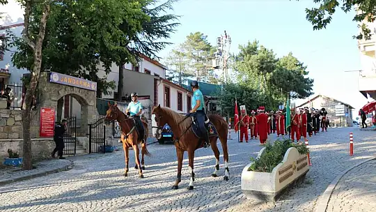 Mehteran takımı ve Atlı Jandarma Timi vatandaşlara Osmanlı dönemini yaşattı