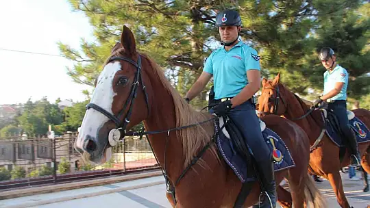 Mehteran takımı ve Atlı Jandarma Timi vatandaşlara Osmanlı dönemini yaşattı