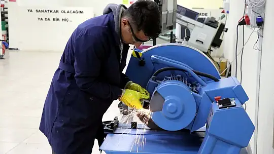 Zeycan Yıldırım Mesleki Teknik ve Anadolu Lisesi öğrencileri iş garantisi ile eğitim görüyor