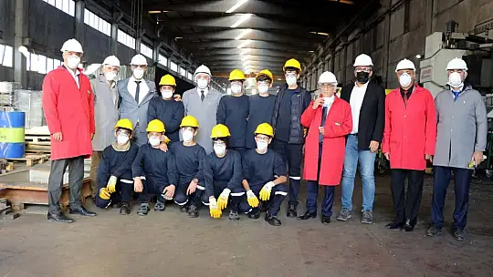 Zeycan Yıldırım Mesleki Teknik ve Anadolu Lisesi öğrencileri iş garantisi ile eğitim görüyor