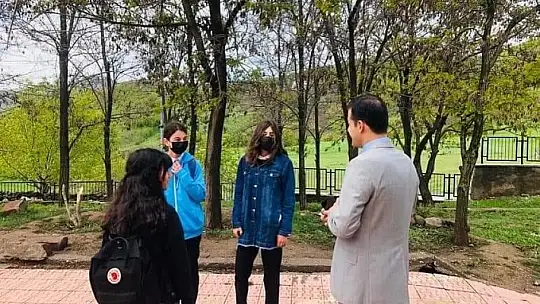 Nazımiye Kaymakamı Tutkan, okul servislerini denetledi