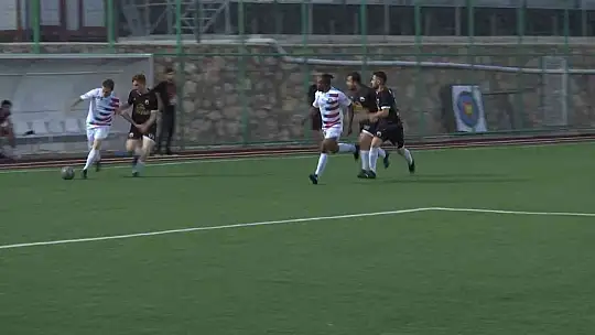 Okumak için Elazığ'a gelen Afrikalı öğrencilerin hayali futbolcu olmak