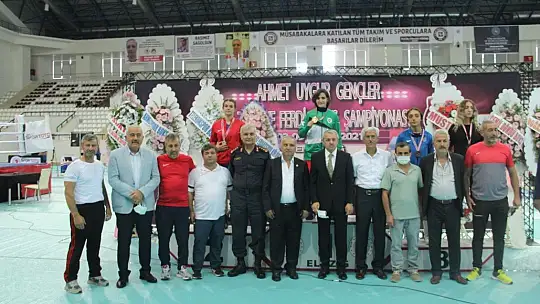 Olimpiyat ikincisi Buse Naz Çakıroğlu: 'Moral vermek için Elazığ'a geldim'