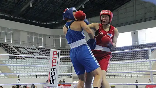 Olimpiyat ikincisi Buse Naz Çakıroğlu: 'Moral vermek için Elazığ'a geldim'