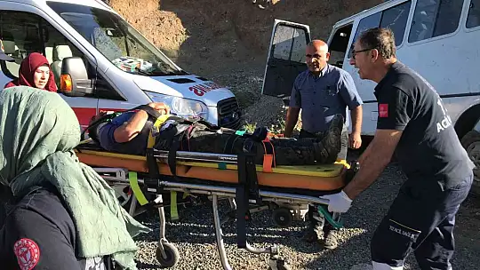 Otomobil tarım işçilerini taşıyan minibüse çaptı: 17 yaralı