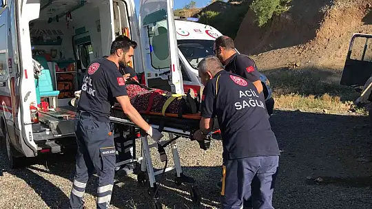 Otomobil tarım işçilerini taşıyan minibüse çaptı: 17 yaralı