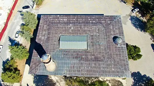 Pisa kulesinden daha eğik olan tarihi eğri minare ilk günkü ihtişamını koruyor