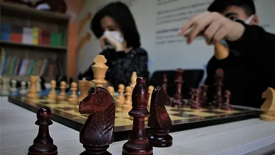 Satrançla hayata yeni hamle atmayı öğreniyorlar